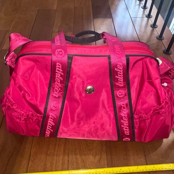 lululemon athletica Handbags - lululemon Jet  Runners Pink Duffel Bag - Hot Pink Weekend Tote